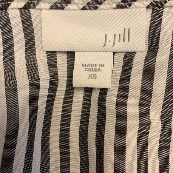 J Jill Gray & White Striped Button Down Adjustable Sleeve Peplum Tunic XS - Picture 6 of 8